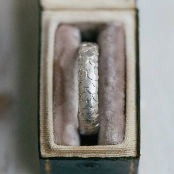 Gents Fish Scale Pattern Wedding Ring