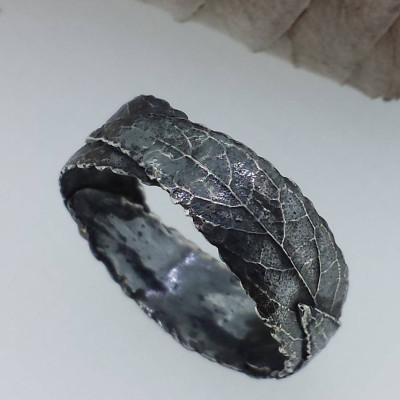 Three Leaf Band Ring